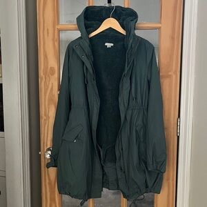 NWOT Light Forest Green Hooded Parka, removable Sherpa lining sz 4